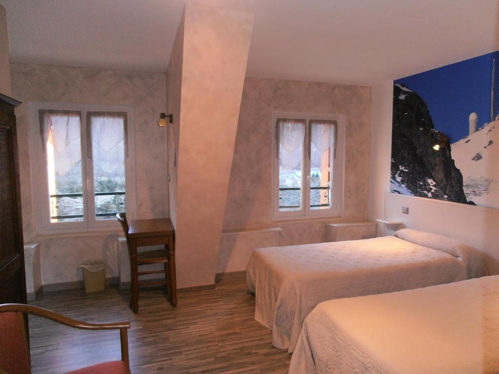 Hotel Panoramic Et Des Bains Лю-Сен-Совер Номер фото